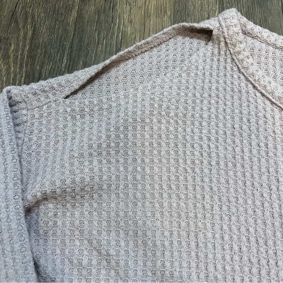 American Eagle Long Sleeve Soft Plush Waffle Pattern Open Shoulder T-Shirt Top S - Picture 4 of 10